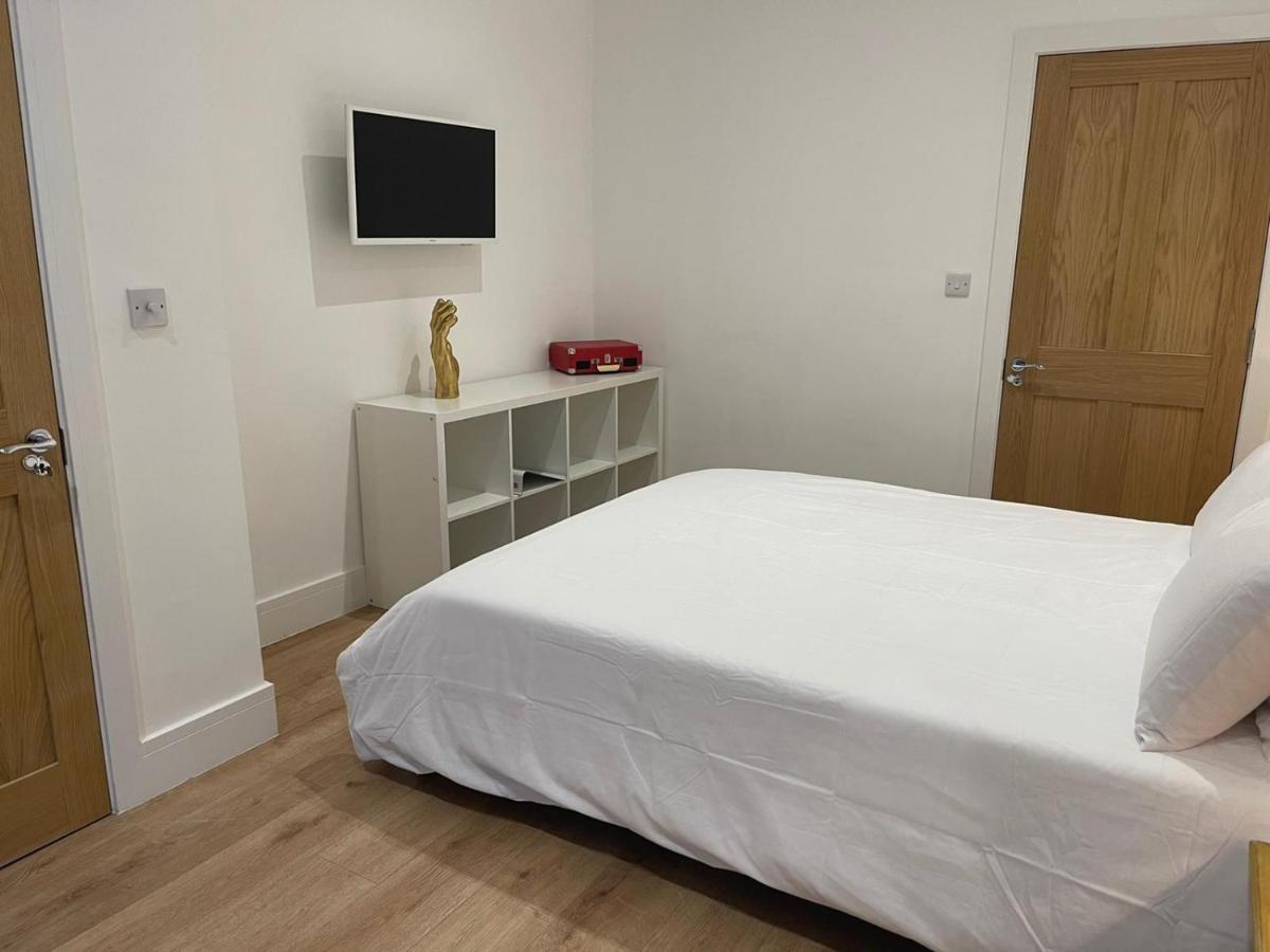 Ferienwohnung Bagshot Pennyhill Camberley Ascot Luxury 2 Beds 1 Bath Sleeps 4 Pets Ok Permit Parking Exterior foto