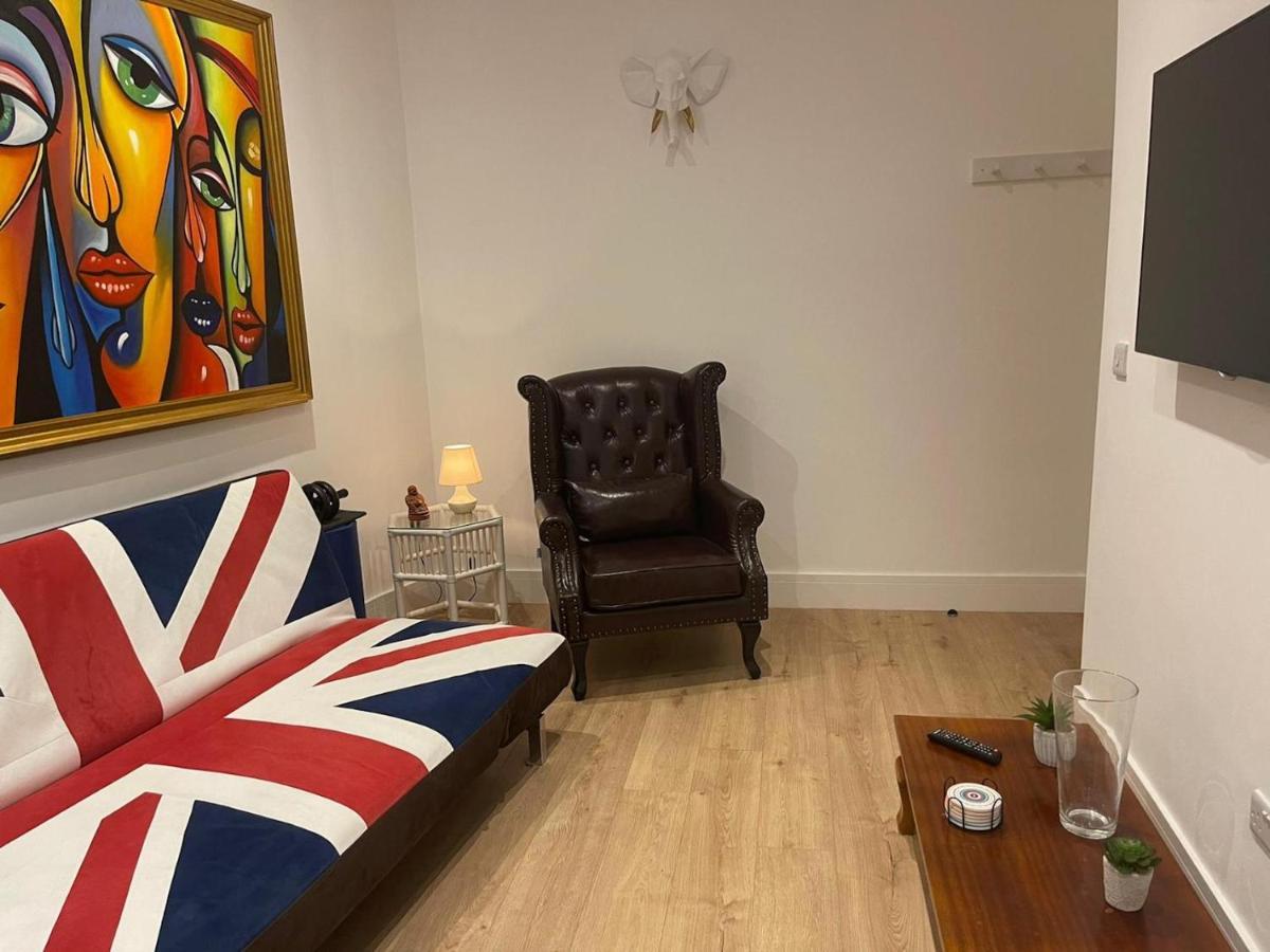 Ferienwohnung Bagshot Pennyhill Camberley Ascot Luxury 2 Beds 1 Bath Sleeps 4 Pets Ok Permit Parking Exterior foto